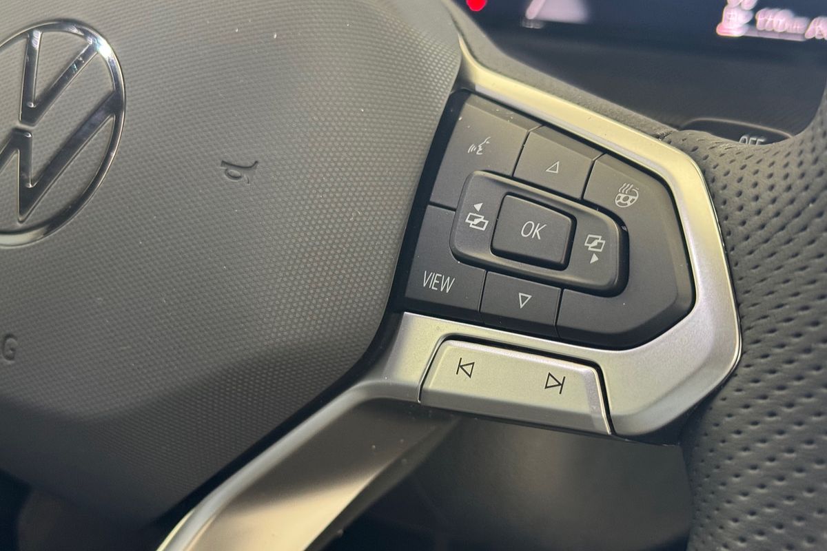 2024 Volkswagen Golf 110TSI R-Line 8.5