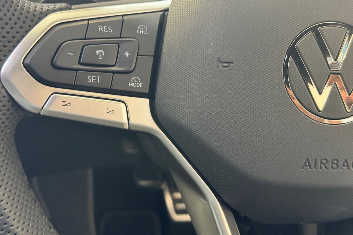 2024 Volkswagen Golf 110TSI R-Line 8.5