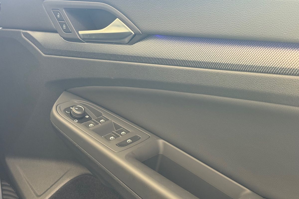 2024 Volkswagen Golf 110TSI R-Line 8.5