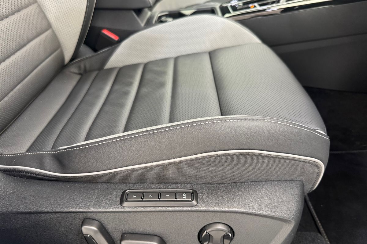 2024 Volkswagen Golf 110TSI R-Line 8.5