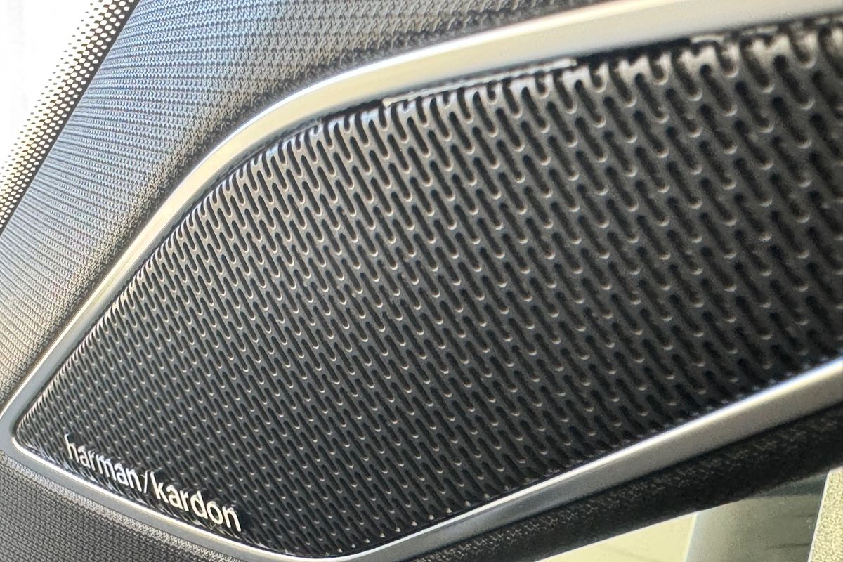 2024 Volkswagen Golf 110TSI R-Line 8.5