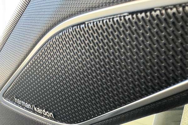 2024 Volkswagen Golf 110TSI R-Line 8.5