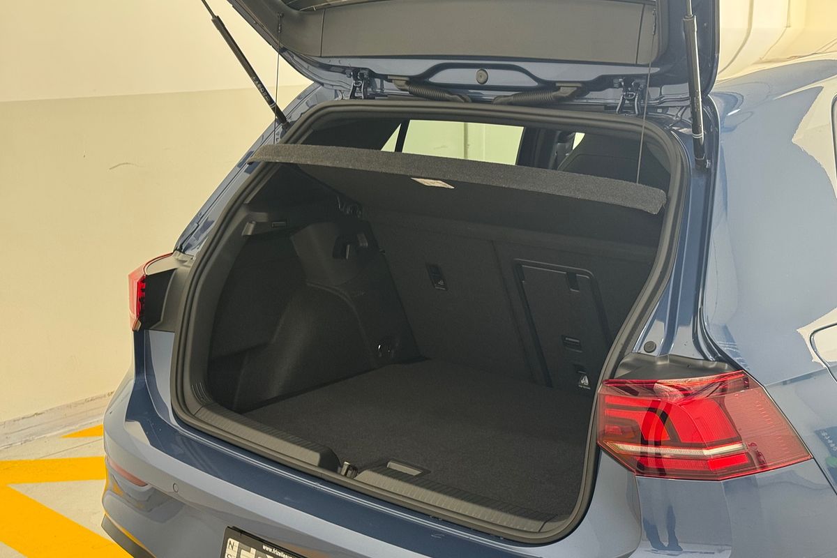 2024 Volkswagen Golf 110TSI R-Line 8.5