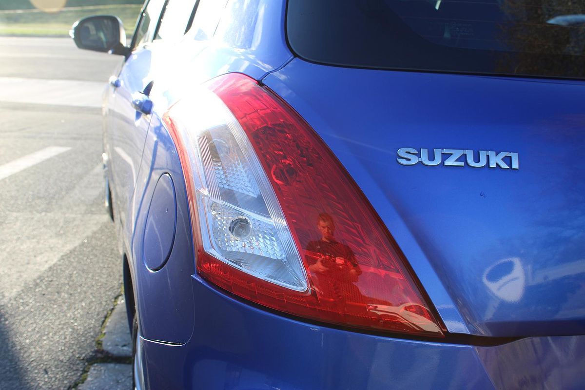 2013 Suzuki Swift GLX FZ