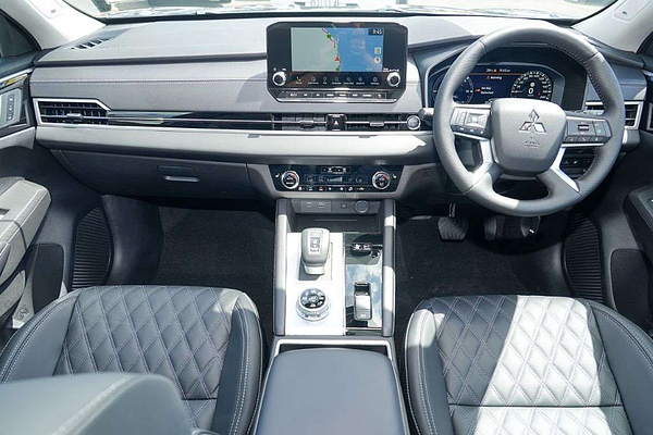 2025 Mitsubishi Outlander LS ZM