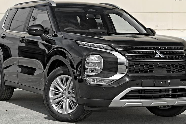 2025 Mitsubishi Outlander LS ZM