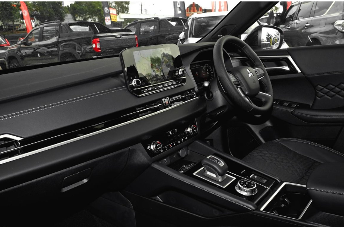 2025 Mitsubishi Outlander LS ZM