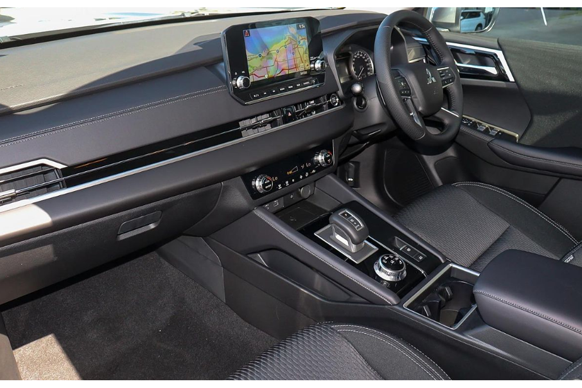 2025 Mitsubishi Outlander LS ZM