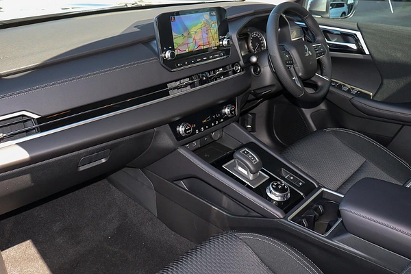 2025 Mitsubishi Outlander LS ZM