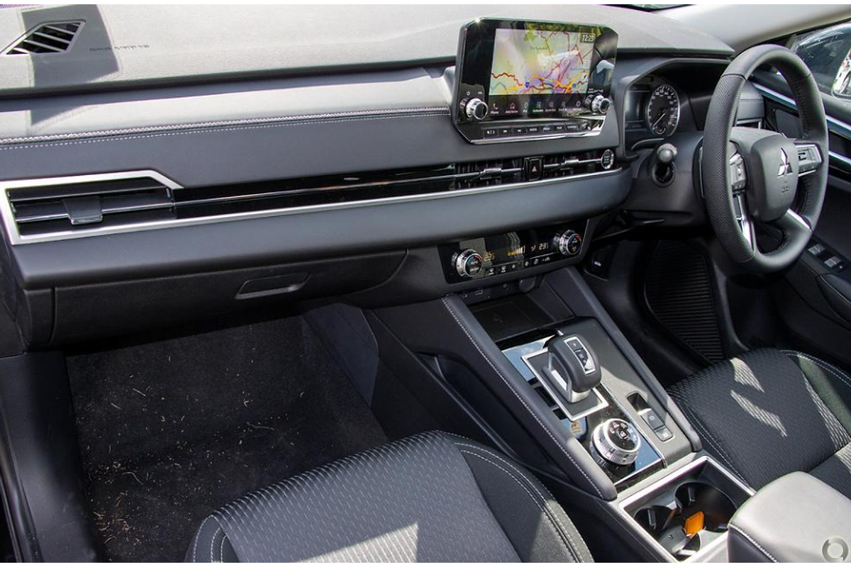 2025 Mitsubishi Outlander LS ZM