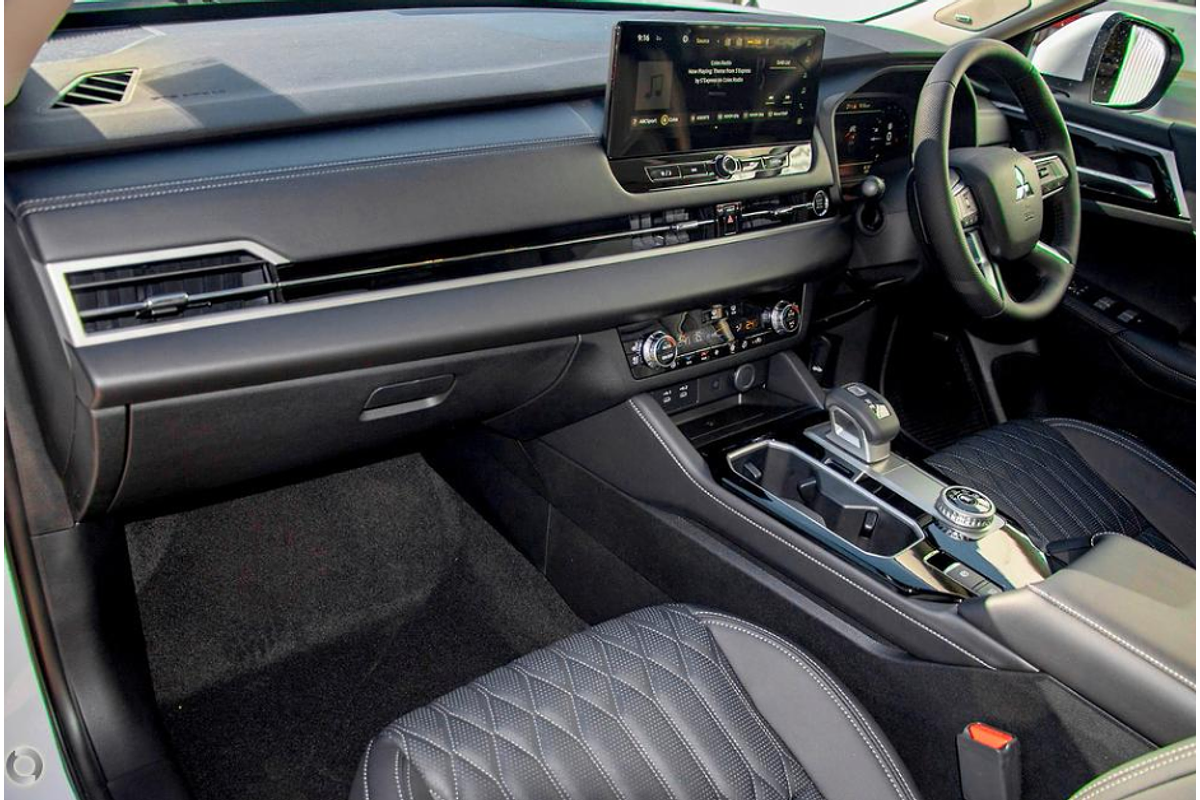 2025 Mitsubishi Outlander Exceed ZM