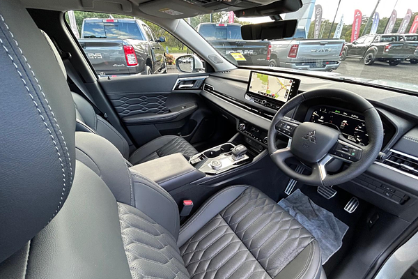 2025 Mitsubishi Outlander Exceed ZM