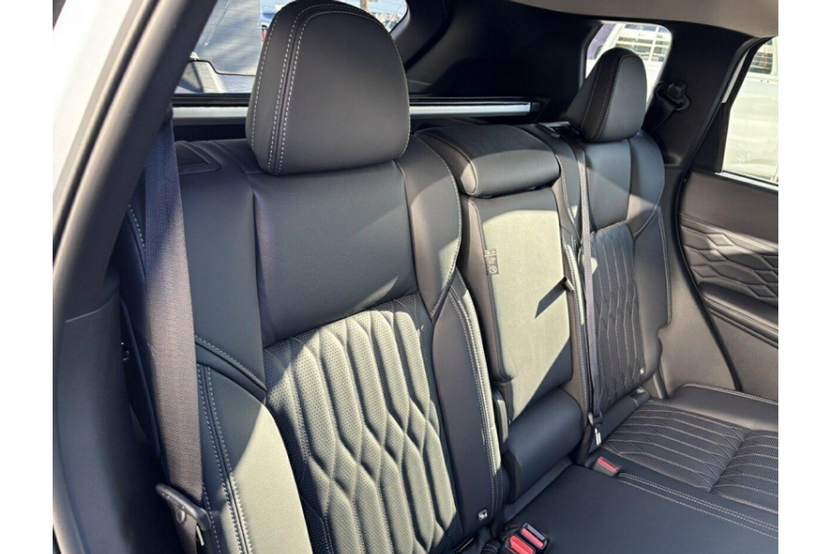 2025 Mitsubishi Outlander Exceed ZM