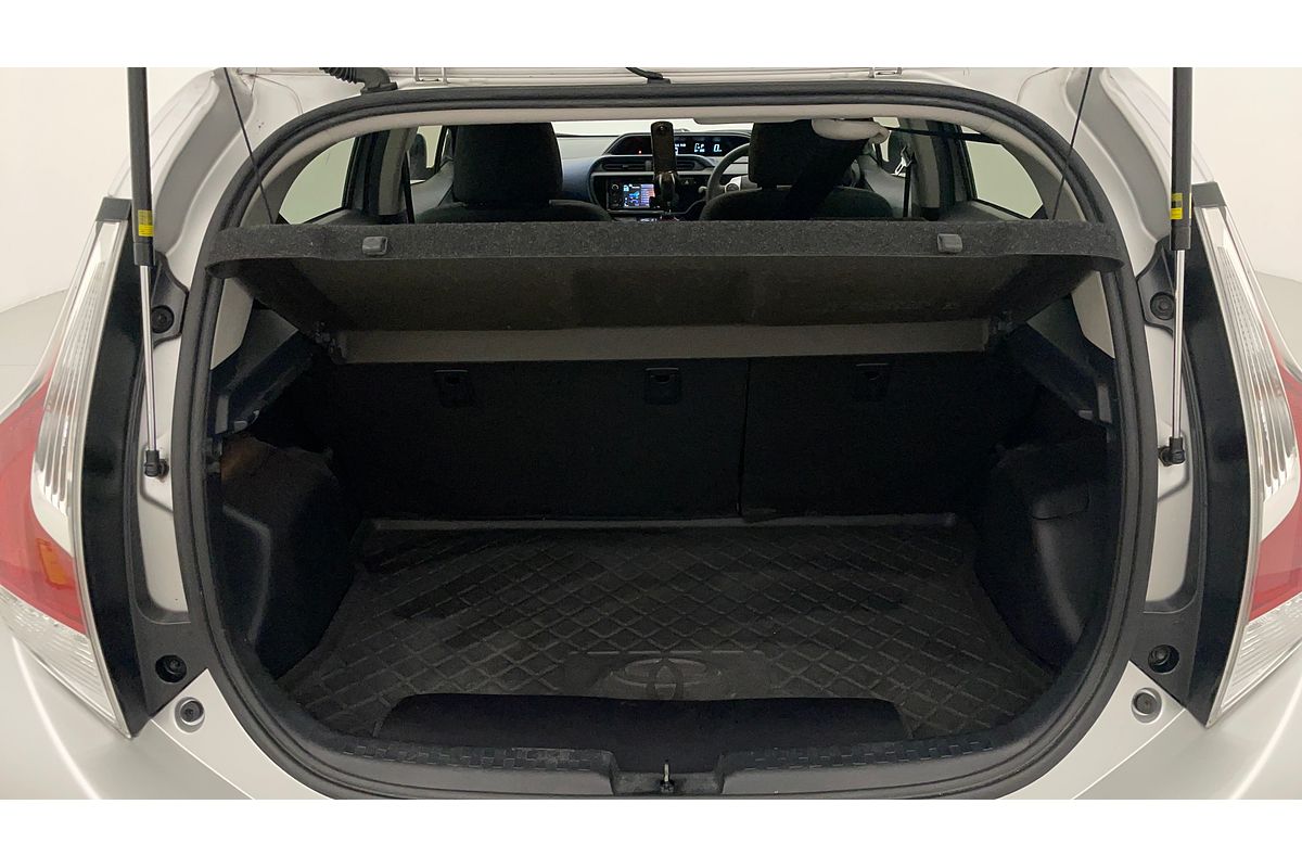 2015 Toyota Prius C NHP10R