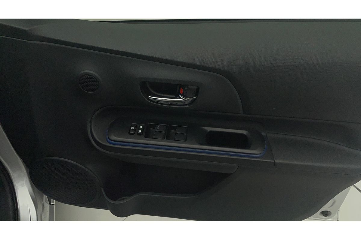 2015 Toyota Prius C NHP10R