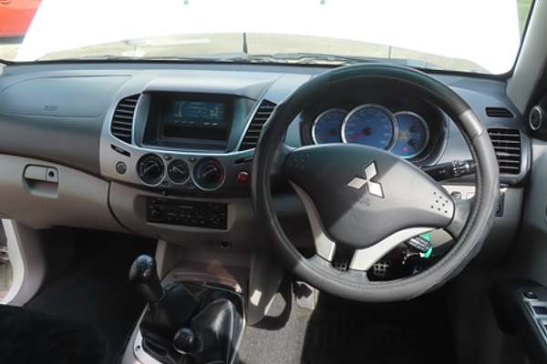 2008 Mitsubishi Triton GLX-R ML 4X4