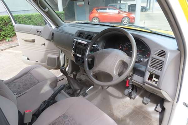 2001 Nissan Patrol DX GU 4X4