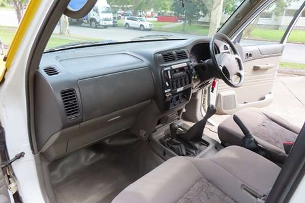 2001 Nissan Patrol DX GU 4X4