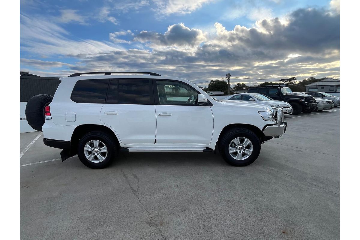 2017 Toyota Landcruiser GXL URJ202R