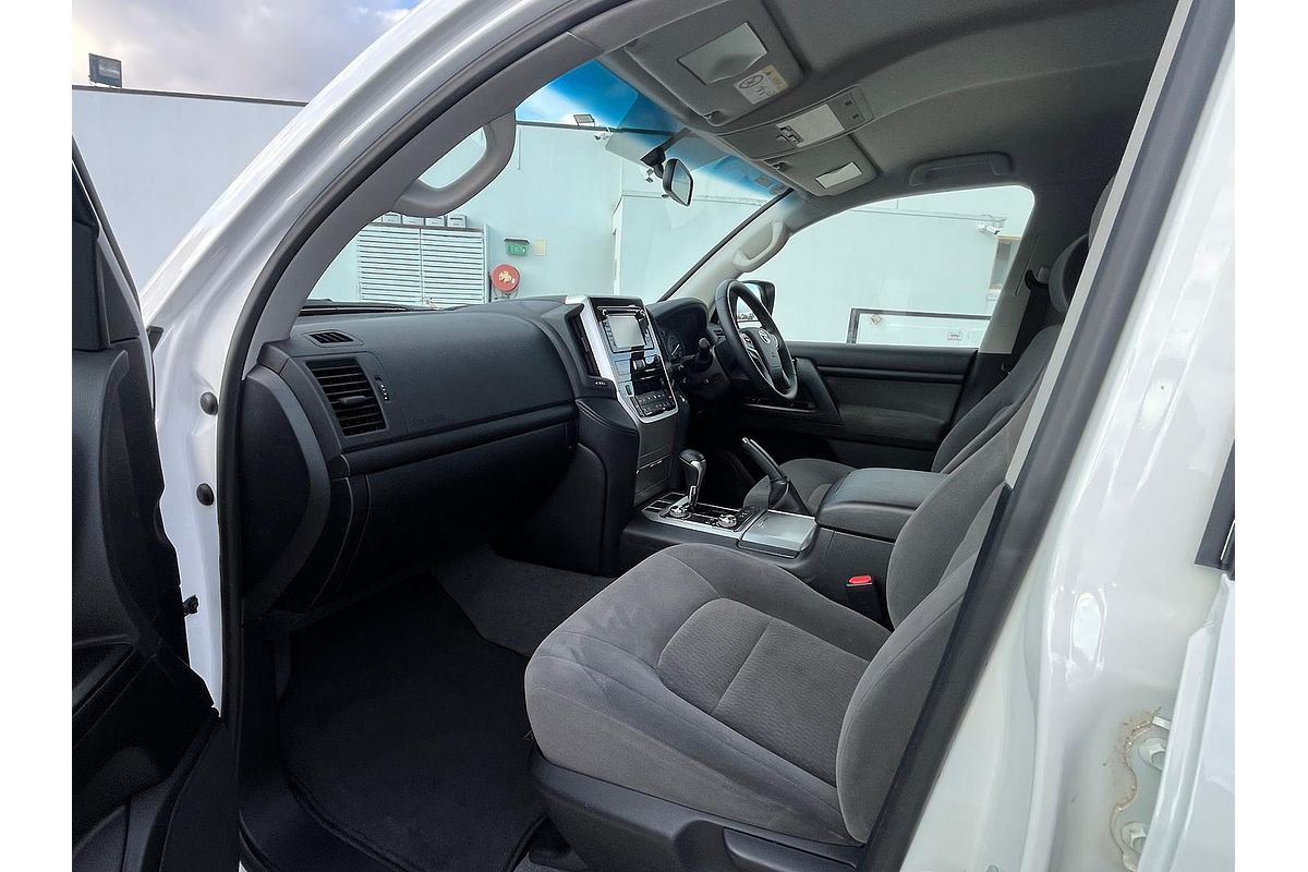 2017 Toyota Landcruiser GXL URJ202R