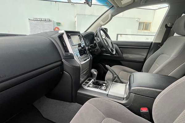 2017 Toyota Landcruiser GXL URJ202R
