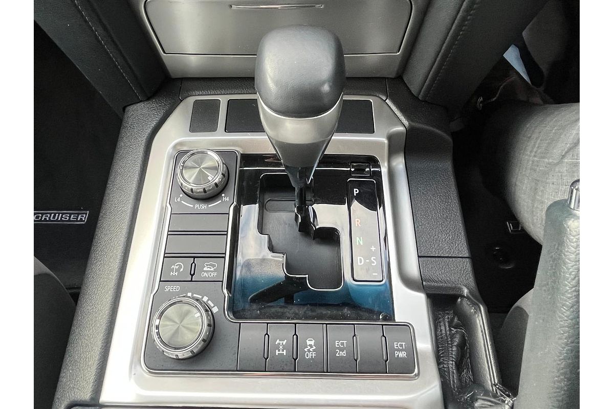 2017 Toyota Landcruiser GXL URJ202R