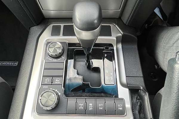 2017 Toyota Landcruiser GXL URJ202R