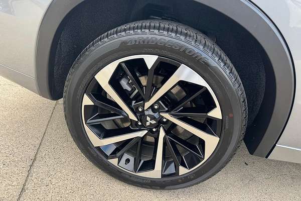 2022 Mitsubishi Outlander PHEV Exceed ZM