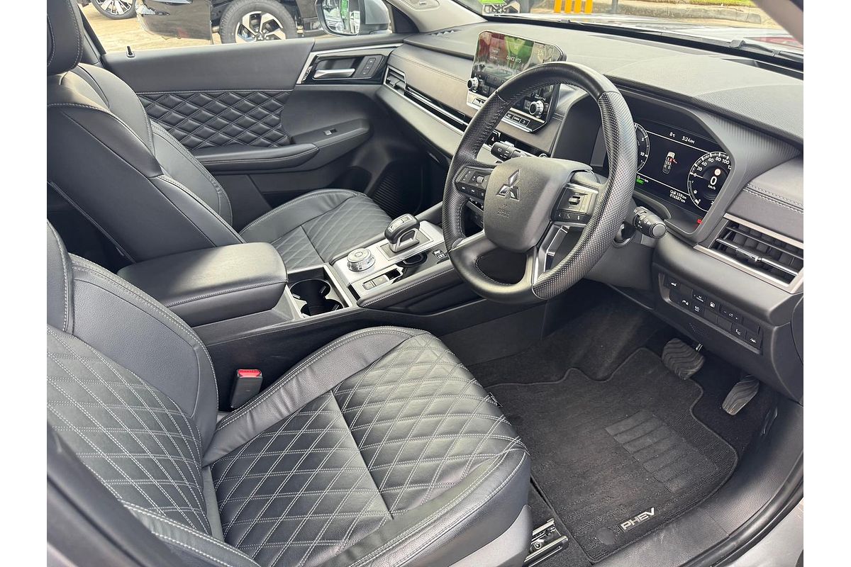 2022 Mitsubishi Outlander PHEV Exceed ZM