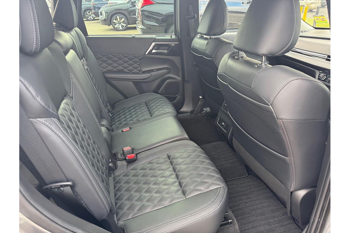 2022 Mitsubishi Outlander PHEV Exceed ZM