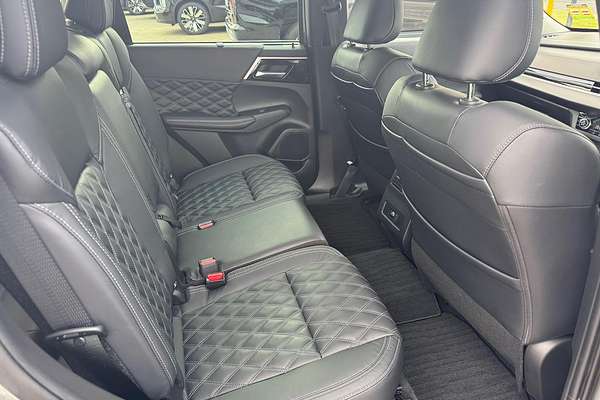 2022 Mitsubishi Outlander PHEV Exceed ZM