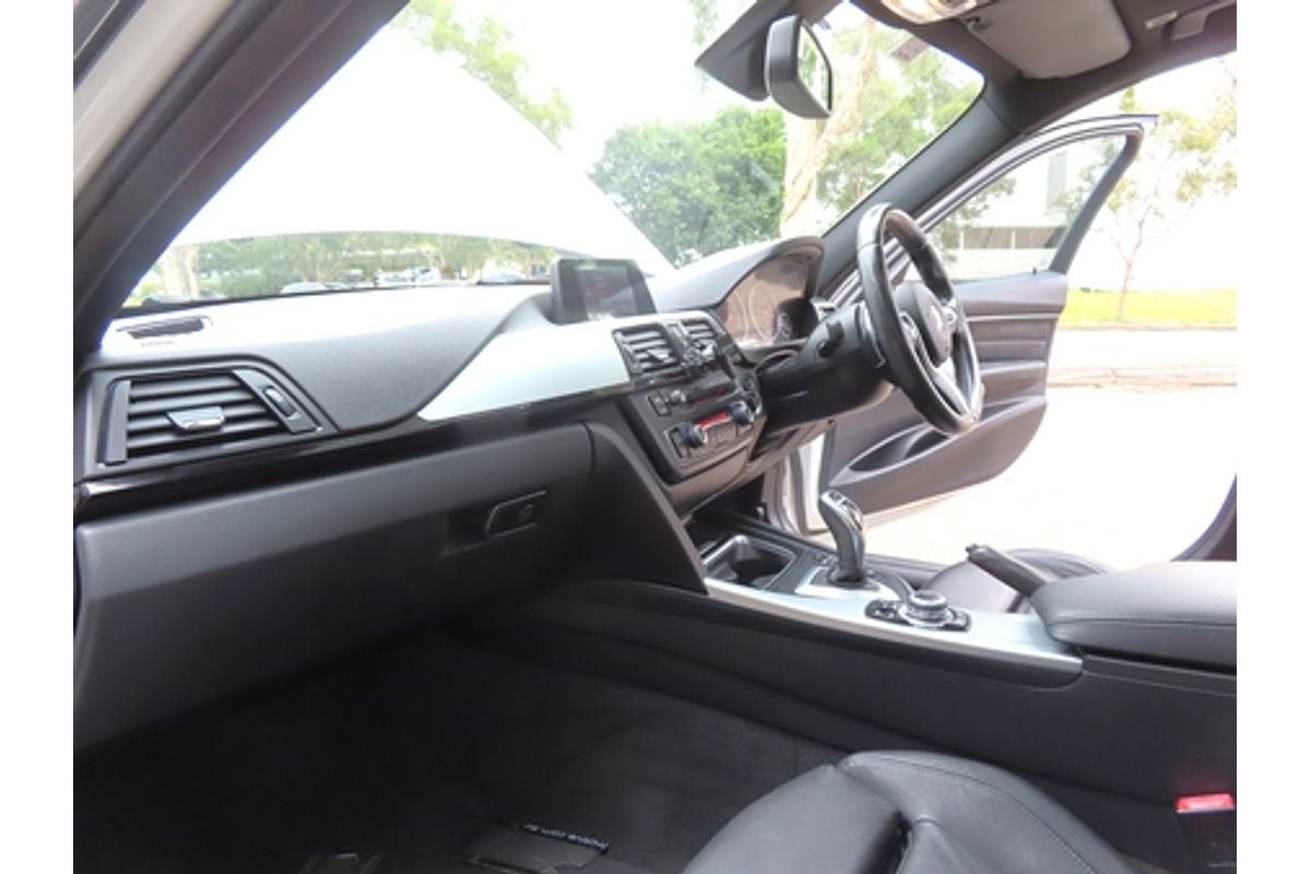 2013 BMW 3 Series 320i F30