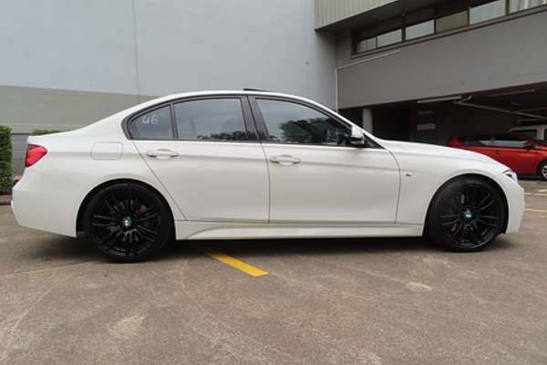 2013 BMW 3 Series 320i F30