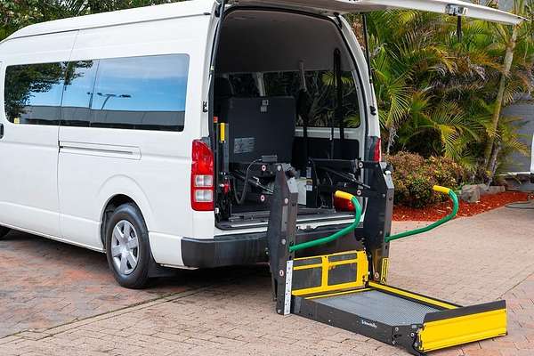 2017 Toyota Hiace Commuter KDH223R