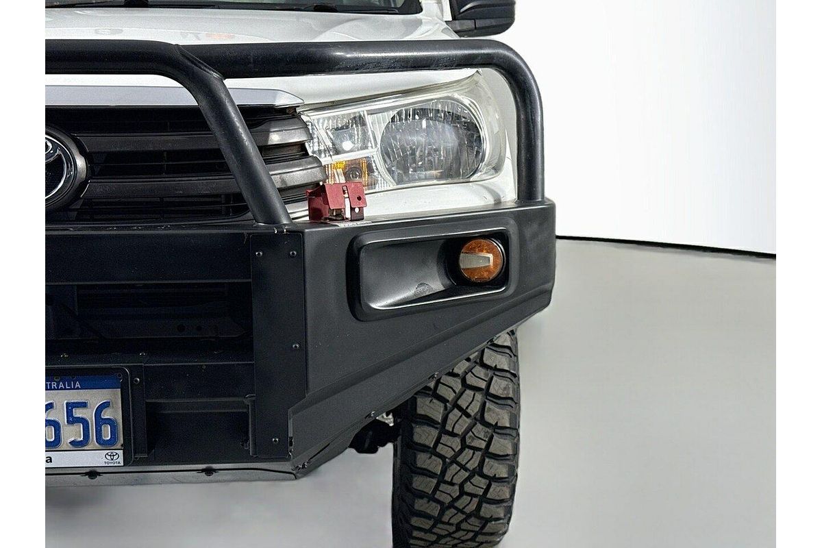 2016 Toyota Hilux HILUX 4X4 2.8L DSL S/C/C 6MT SR GUN126R 4X4