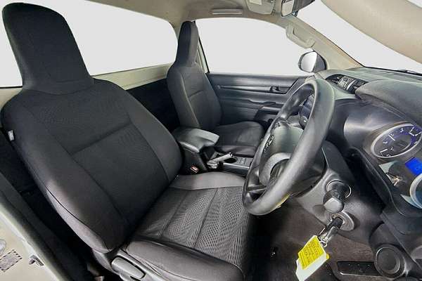 2016 Toyota Hilux HILUX 4X4 2.8L DSL S/C/C 6MT SR GUN126R 4X4