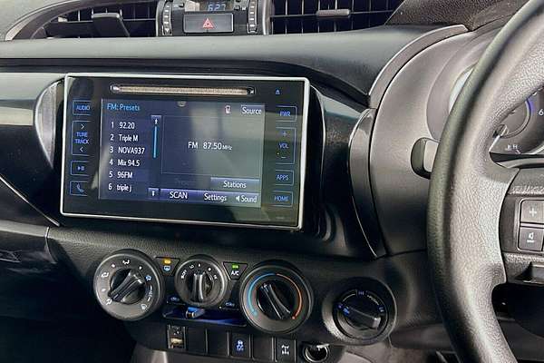 2016 Toyota Hilux HILUX 4X4 2.8L DSL S/C/C 6MT SR GUN126R 4X4