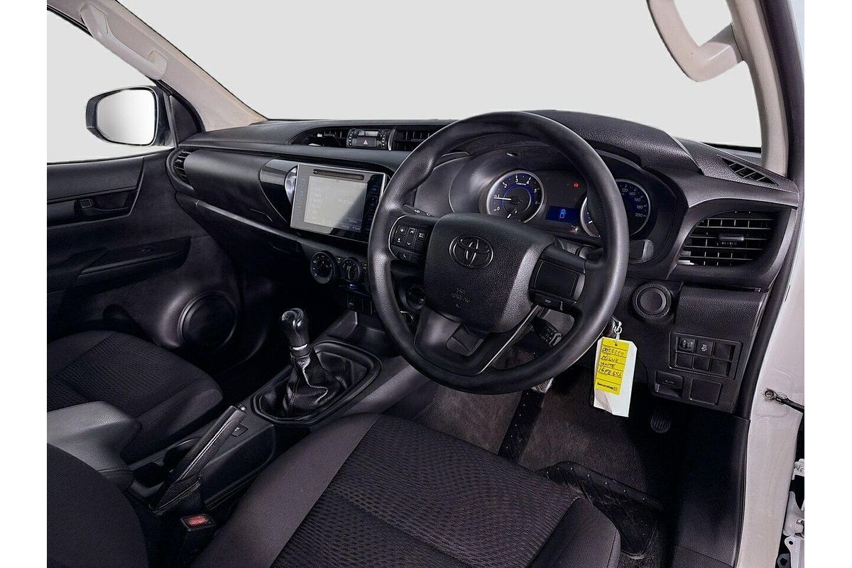 2016 Toyota Hilux HILUX 4X4 2.8L DSL S/C/C 6MT SR GUN126R 4X4