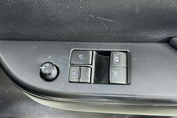 2016 Toyota Hilux HILUX 4X4 2.8L DSL S/C/C 6MT SR GUN126R 4X4