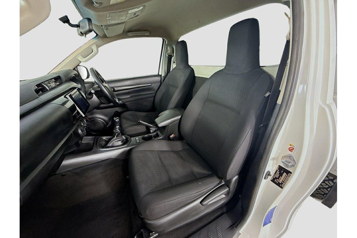 2016 Toyota Hilux HILUX 4X4 2.8L DSL S/C/C 6MT SR GUN126R 4X4