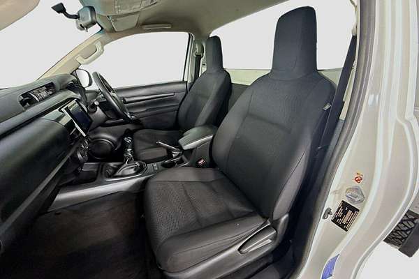 2016 Toyota Hilux HILUX 4X4 2.8L DSL S/C/C 6MT SR GUN126R 4X4