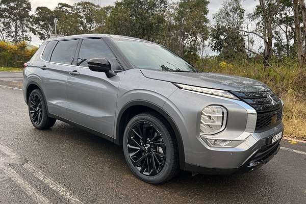 2023 Mitsubishi Outlander LS Black Edition ZM