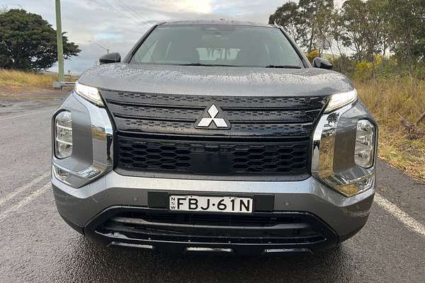 2023 Mitsubishi Outlander LS Black Edition ZM