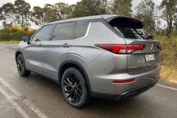 2023 Mitsubishi Outlander LS Black Edition ZM