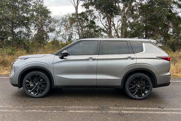 2023 Mitsubishi Outlander LS Black Edition ZM