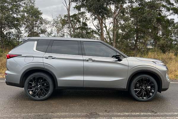 2023 Mitsubishi Outlander LS Black Edition ZM
