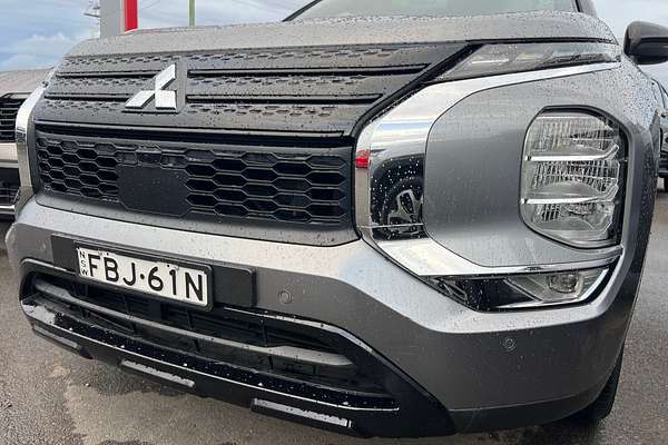 2023 Mitsubishi Outlander LS Black Edition ZM