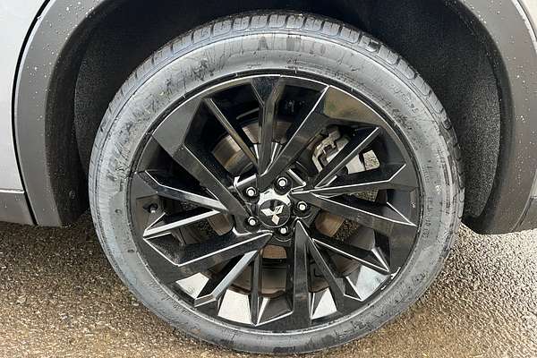 2023 Mitsubishi Outlander LS Black Edition ZM