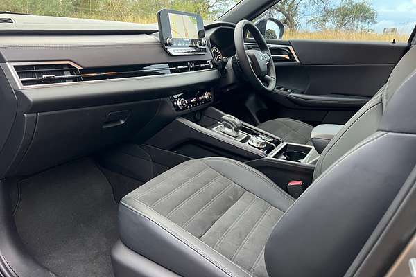 2023 Mitsubishi Outlander LS Black Edition ZM