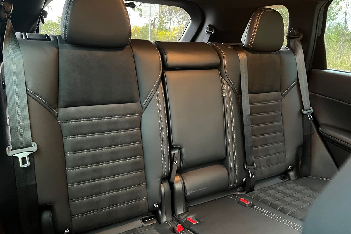 2023 Mitsubishi Outlander LS Black Edition ZM